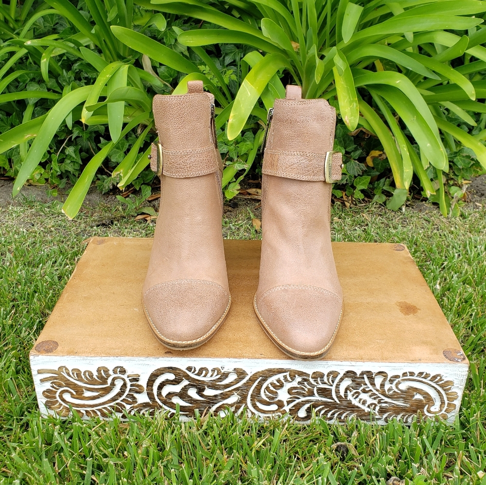 Beautiful Donald J. Pliner Natural/Neutral Leather Buckle Booties - Picture 3 of 13